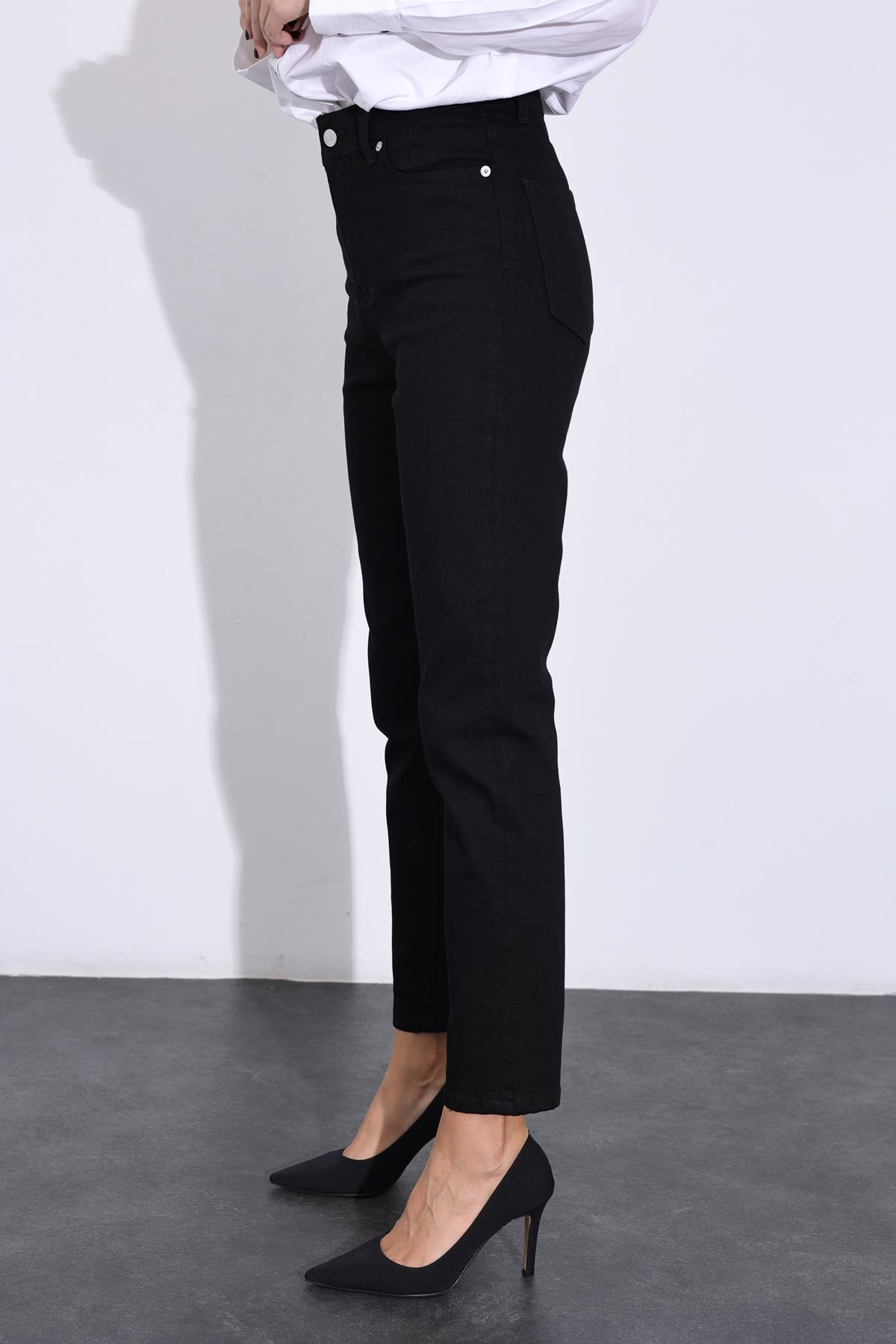 Siyah Yüksek Bel Mom Fit Jean 2772