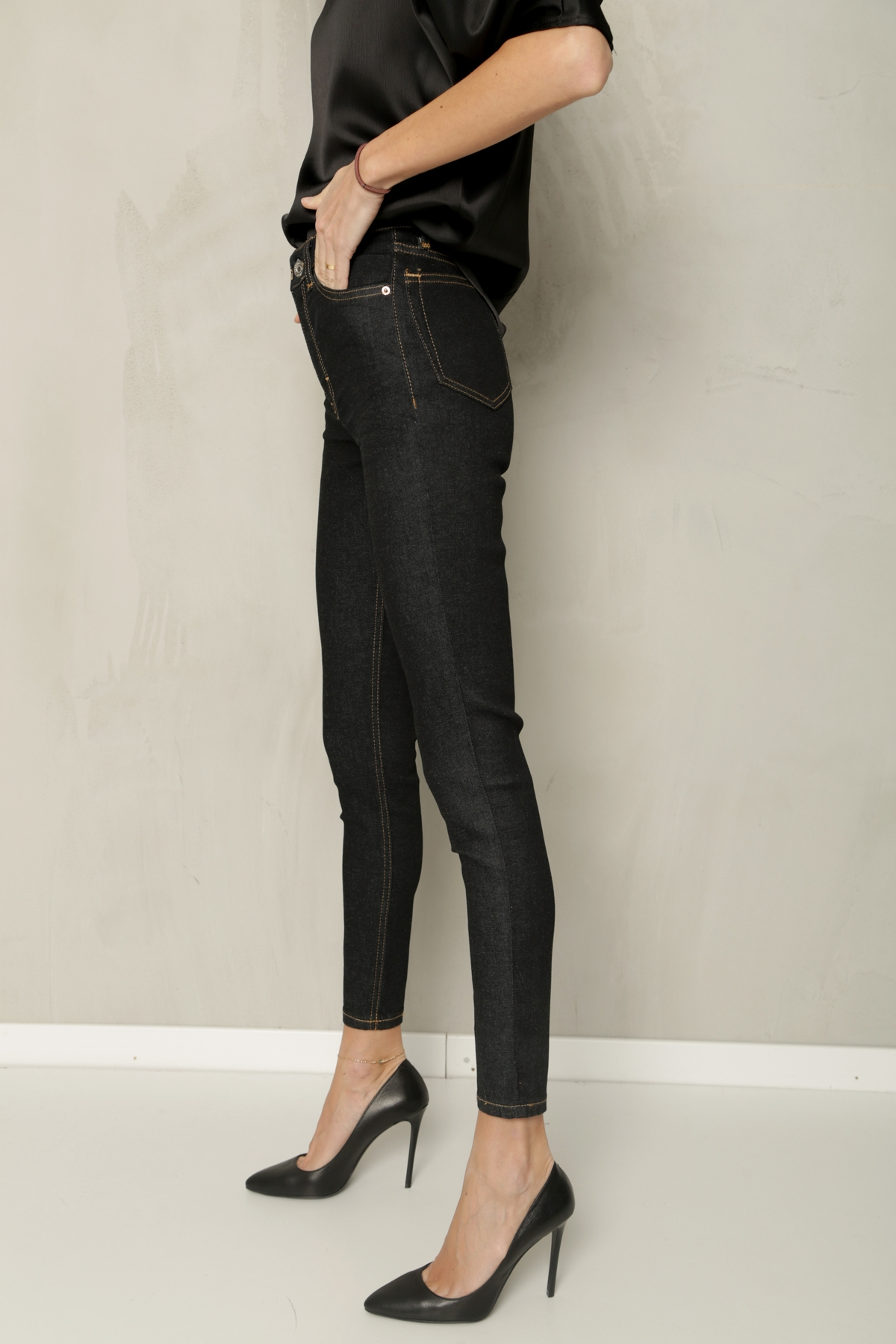 Siyah Yüksek Bel Yıkamalı Slim Fit Jean 346244