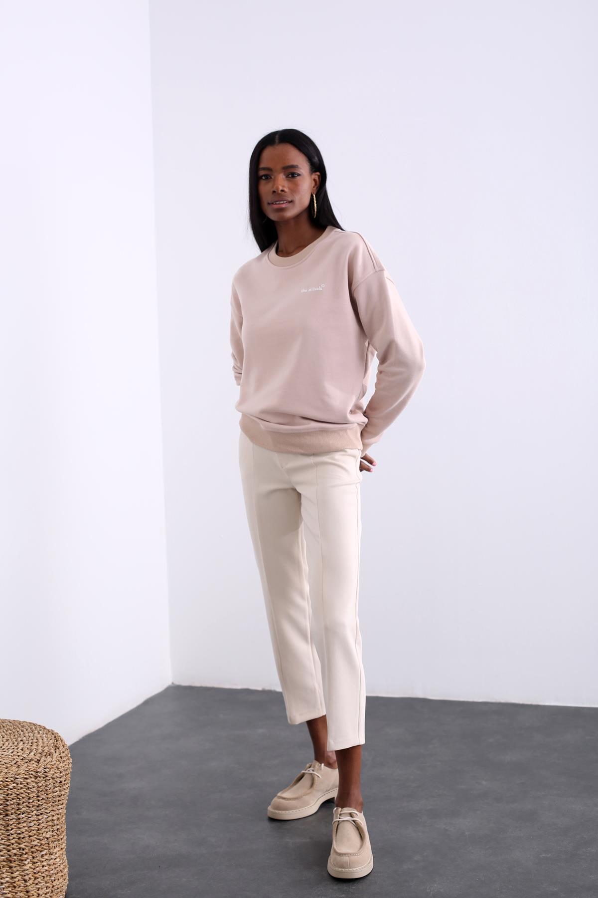 Sütlü Kahve The Arrivals Yazılı Sweatshirt 