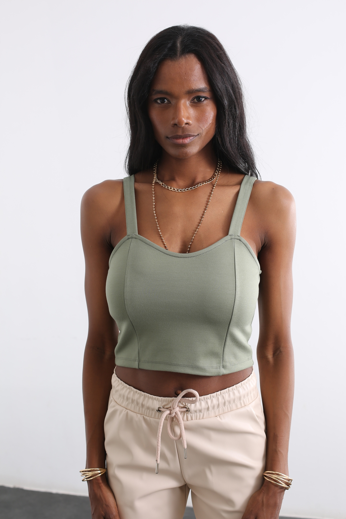 Yeşil Askılı Crop 4534