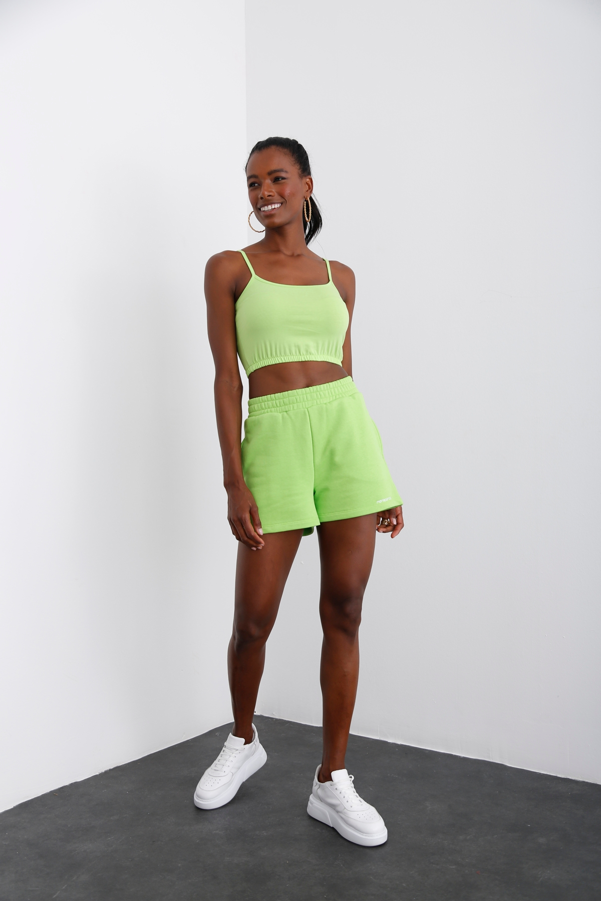 Yeşil Beli Lastikli Crop 