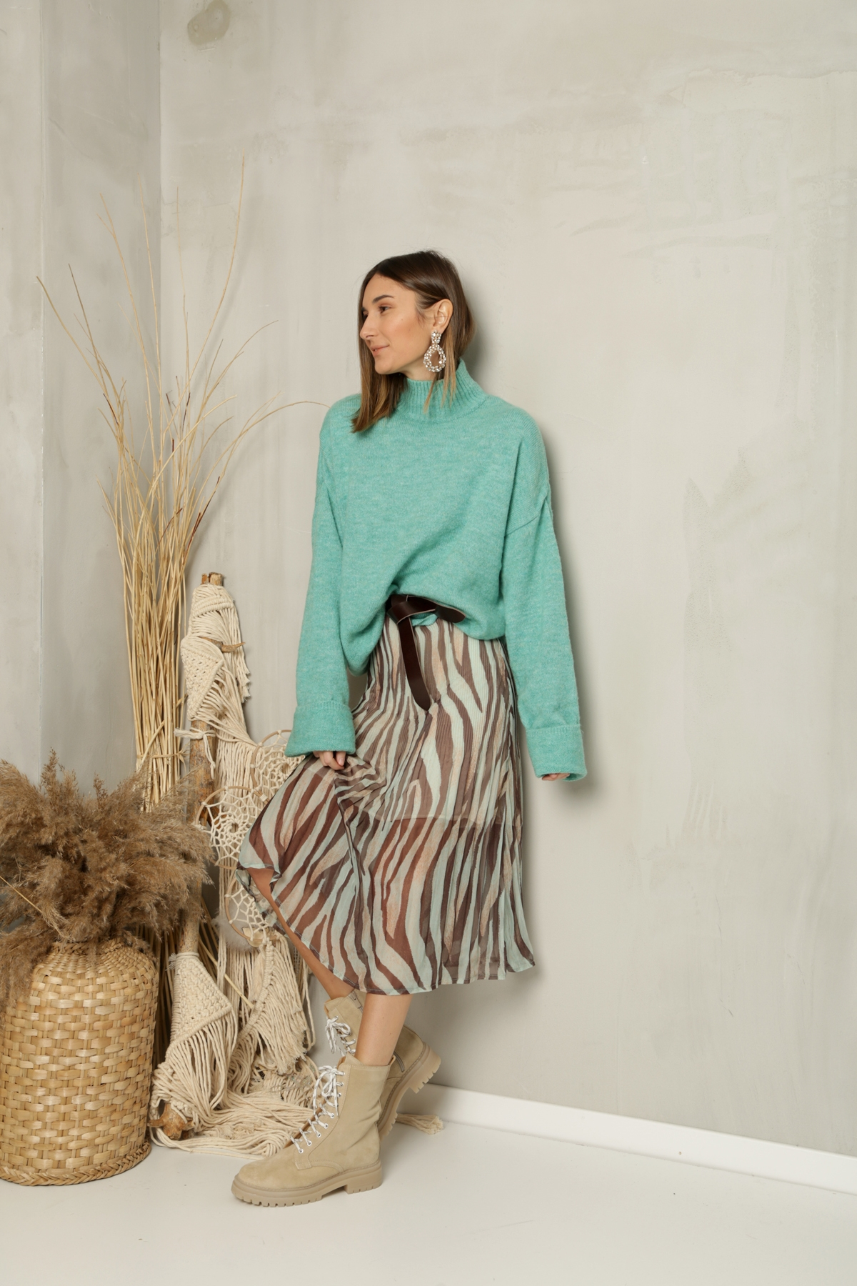 Yeşil Dik Yaka Kolu Katlı Kazak