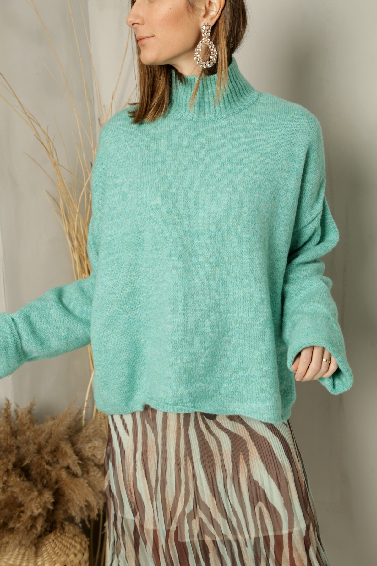 Yeşil Dik Yaka Kolu Katlı Kazak