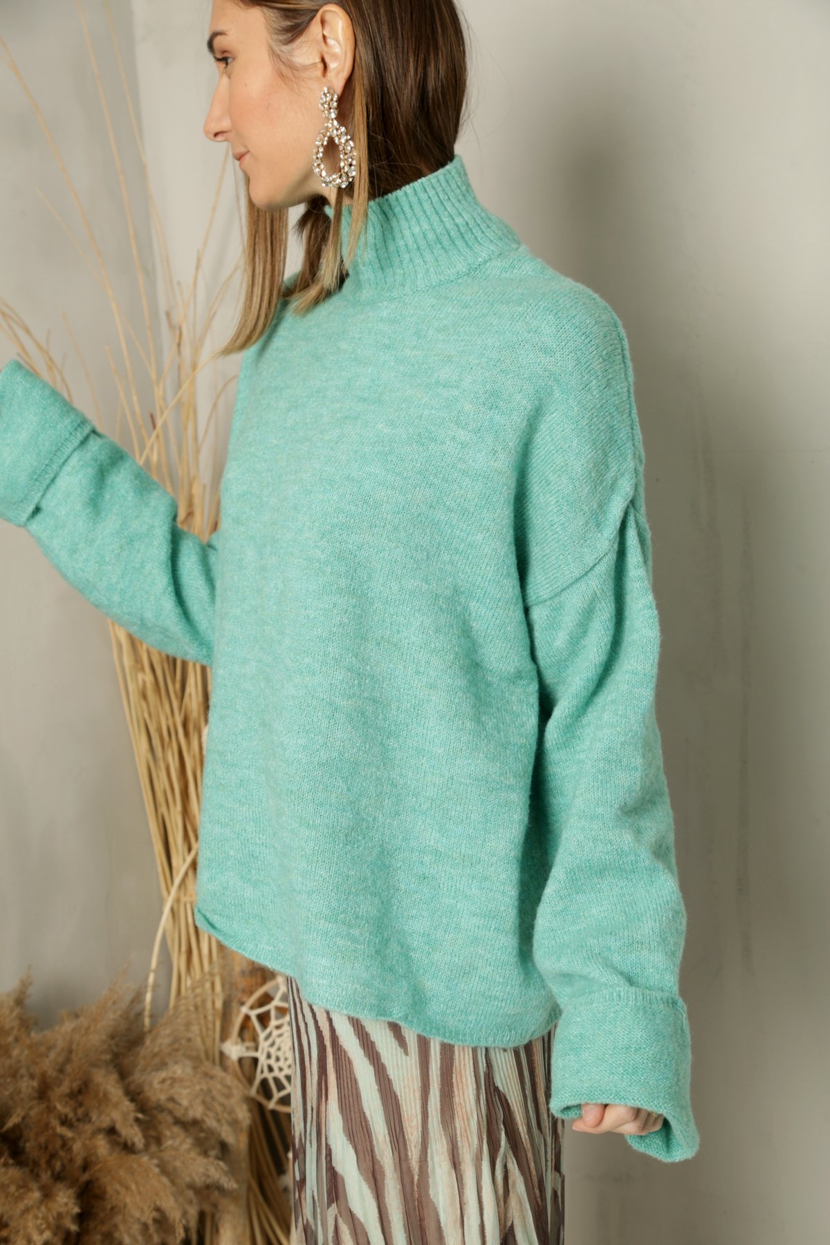 Yeşil Dik Yaka Kolu Katlı Kazak