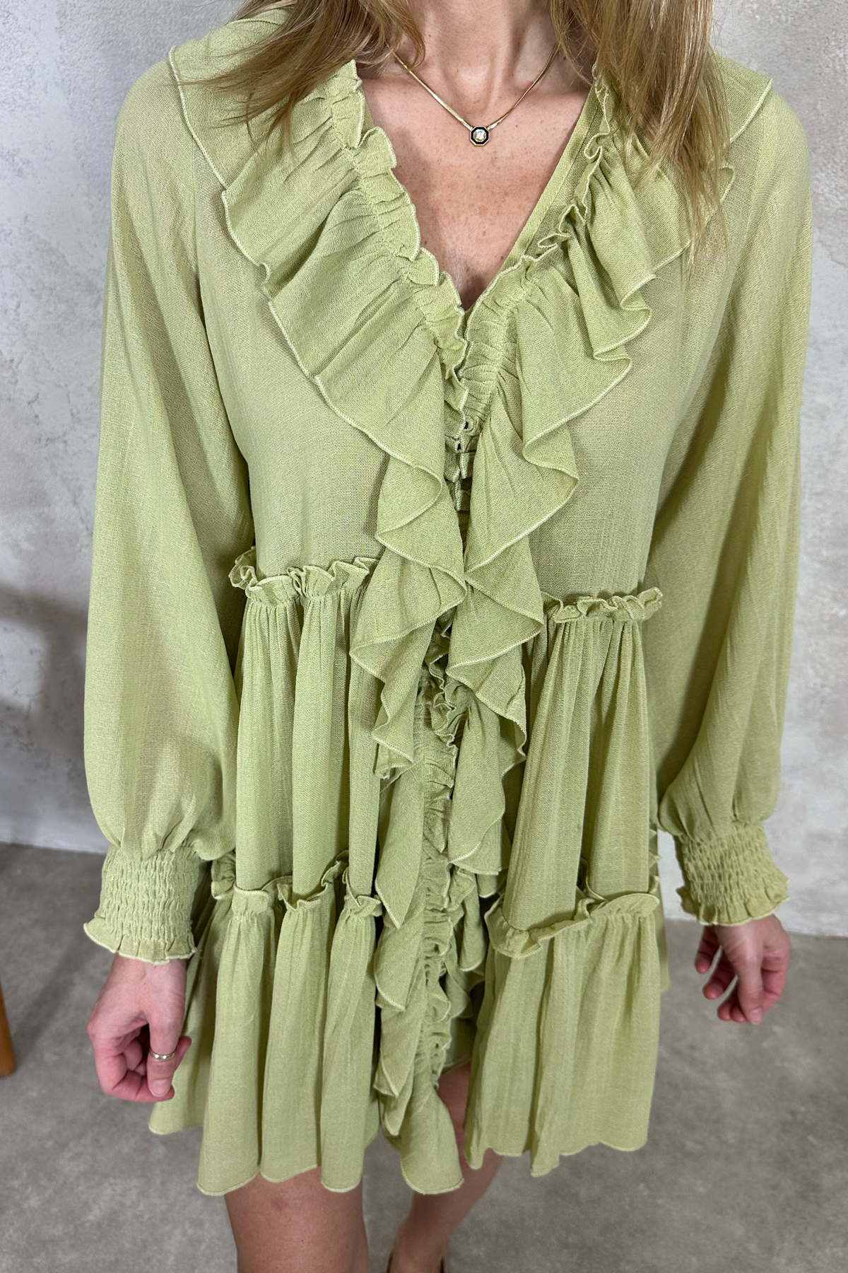 Yeşil V Yaka Önü Fırfırlı Elbise 
