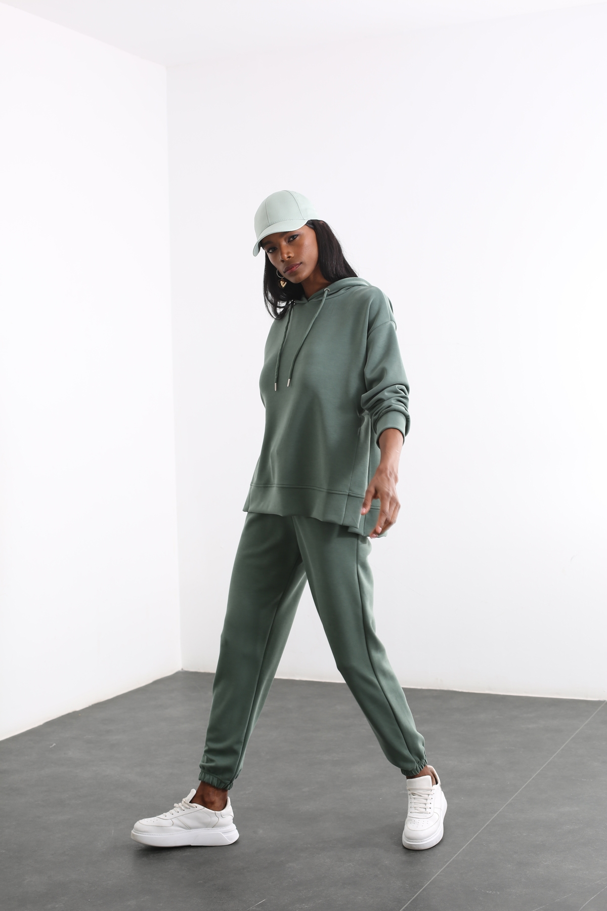 Yeşil Yanı Yırtmaçlı Modal Sweatshirt Takım 