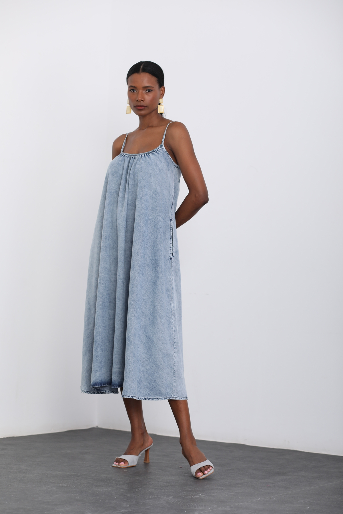 Yıkamalı Mavi Askılı Jean Elbise 