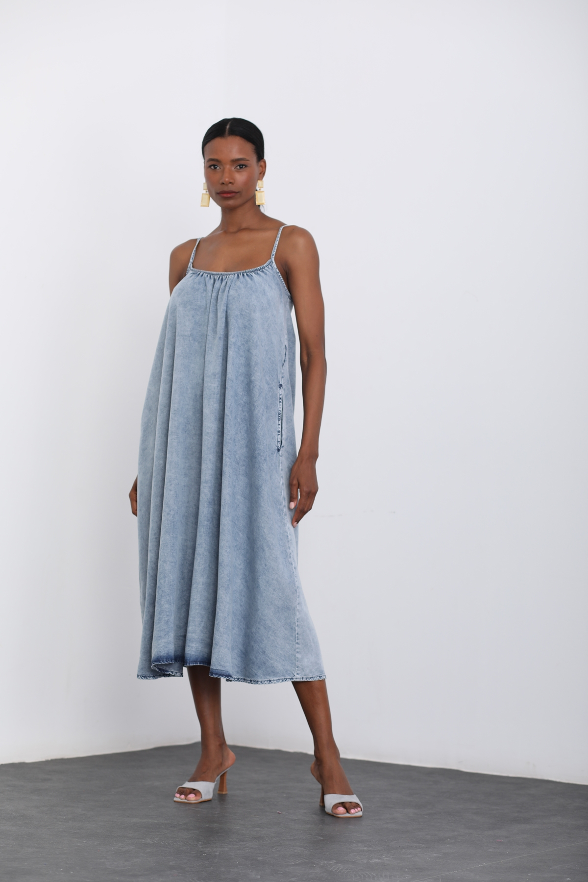 Yıkamalı Mavi Askılı Jean Elbise 