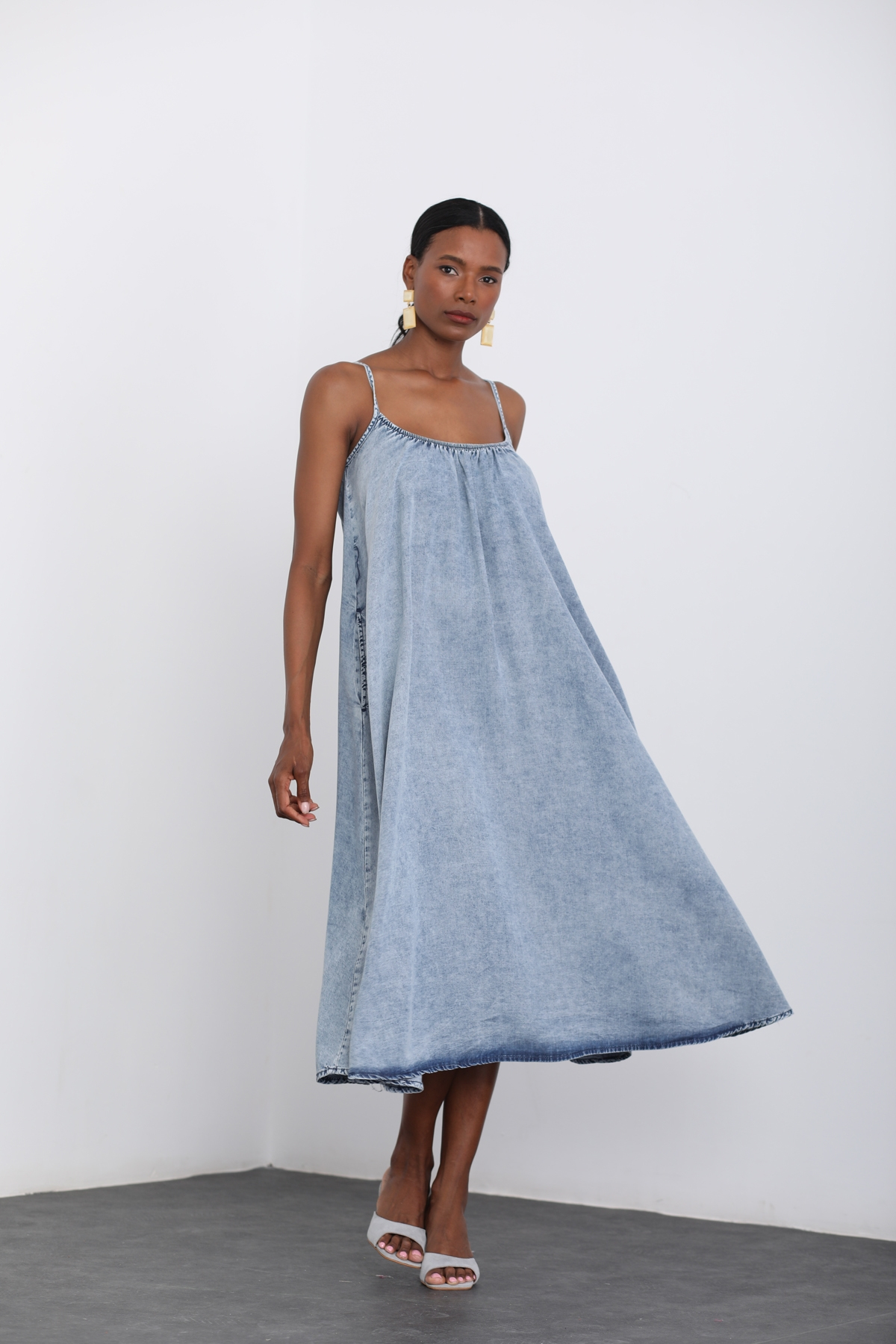 Yıkamalı Mavi Askılı Jean Elbise 