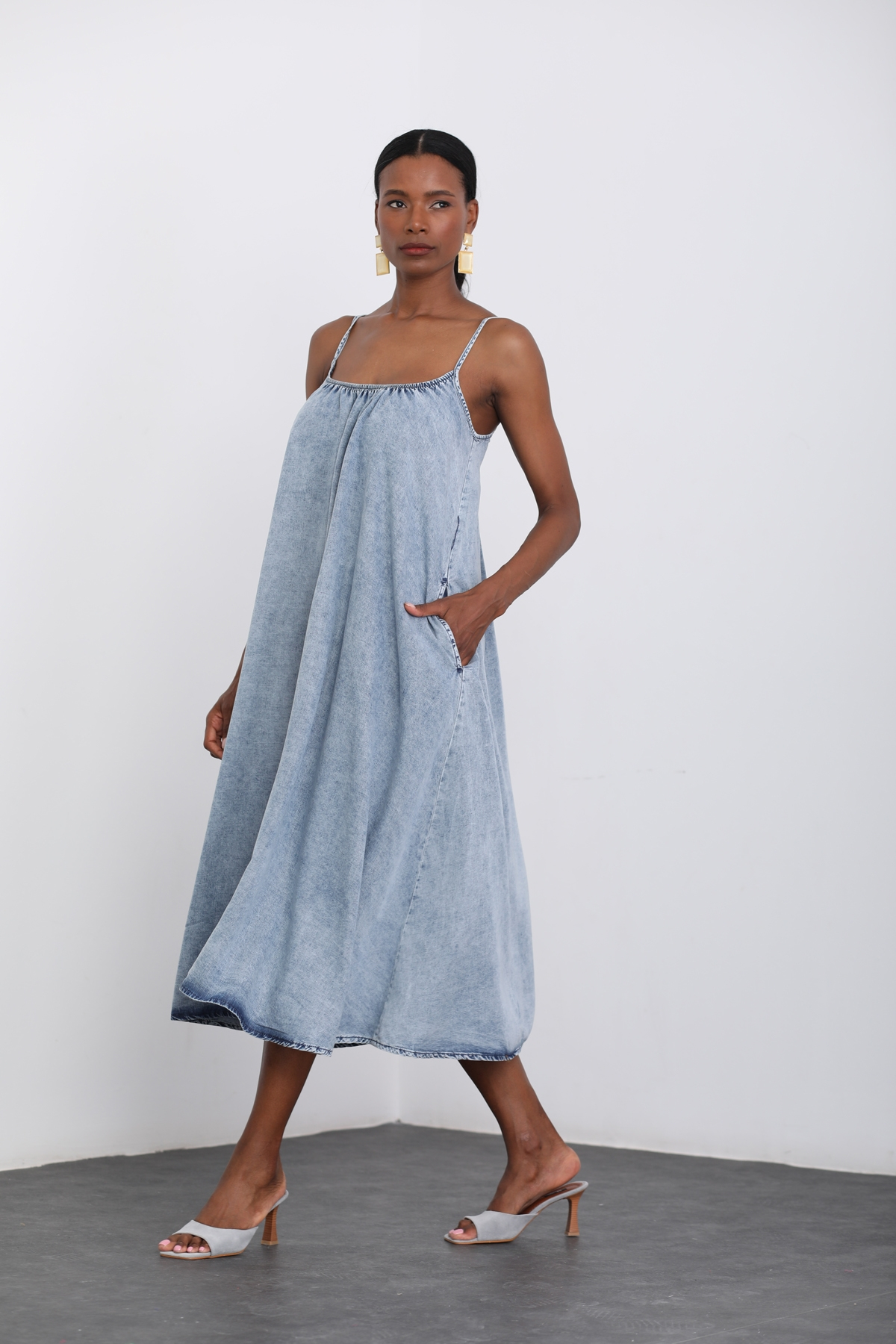 Yıkamalı Mavi Askılı Jean Elbise 