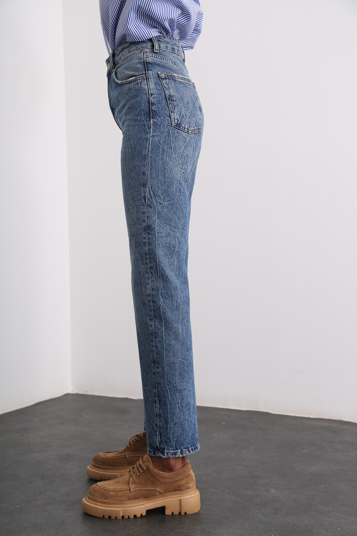 Yıkamalı Mavi Yüksek Bel Straight Fit Jean 