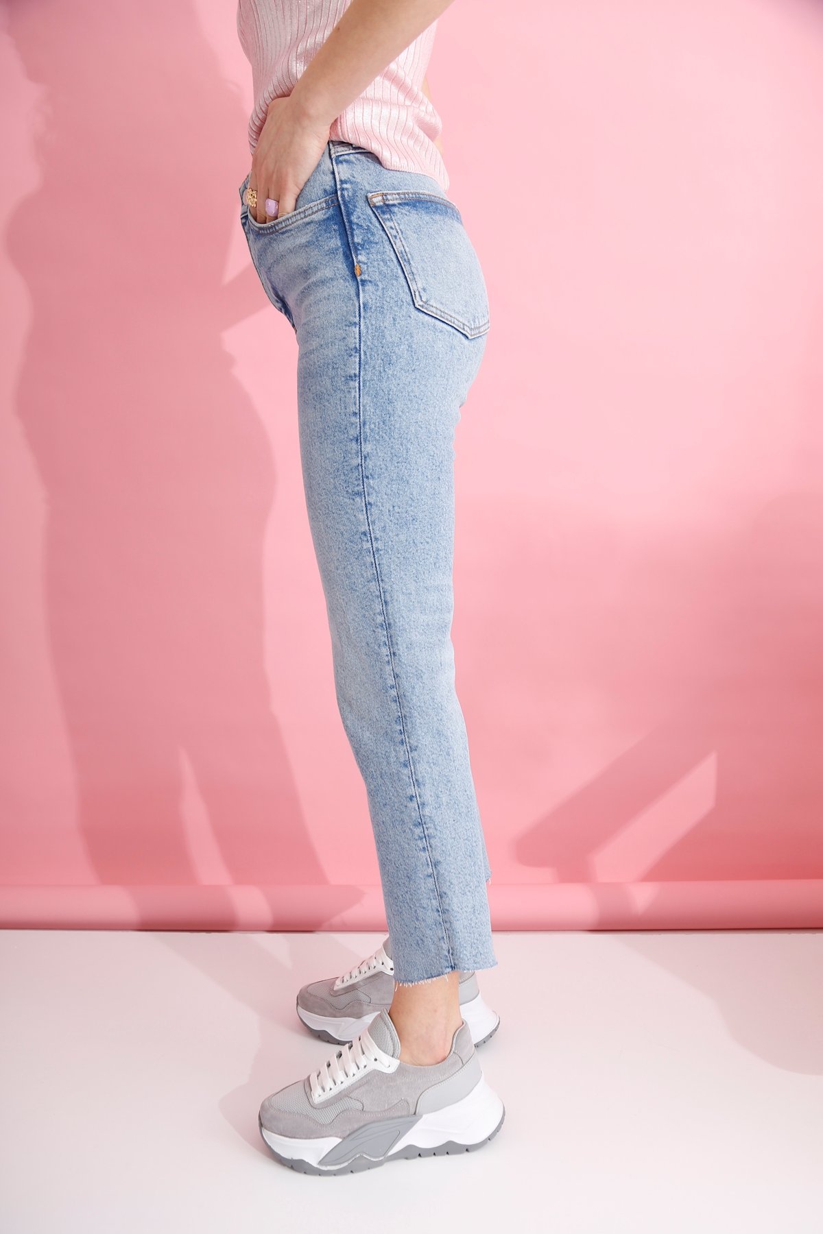 Yıkamalı Mavi Yüksek Bel Straight Fit Jean-1 251001