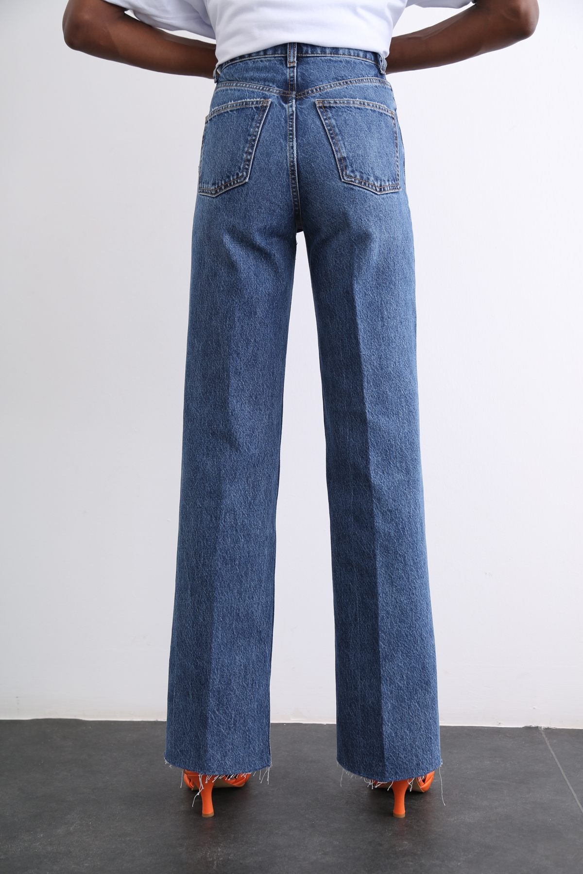 Yıkamalı Mavi Yüksek Bel Straight Fit Jean 