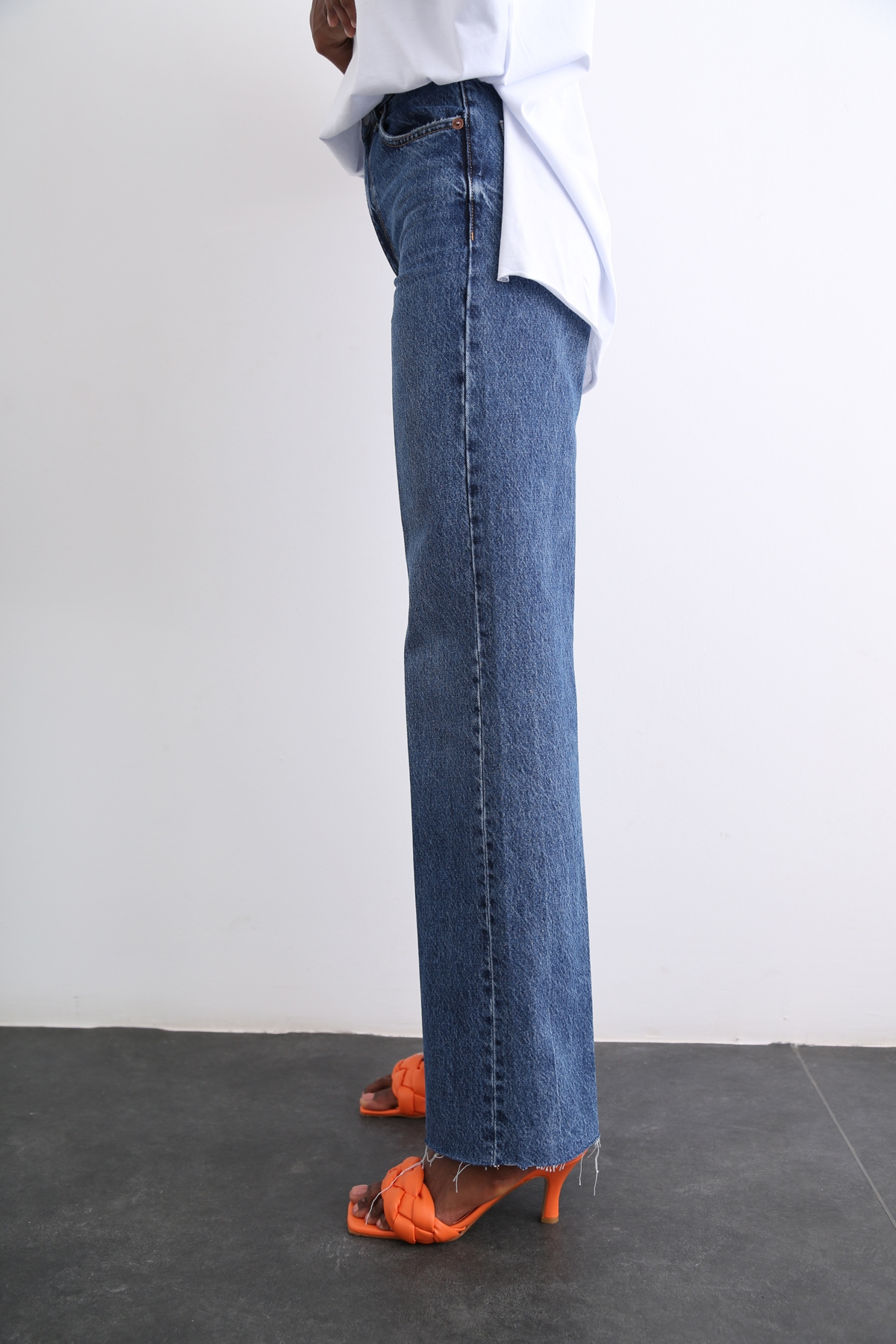Yıkamalı Mavi Yüksek Bel Straight Fit Jean 