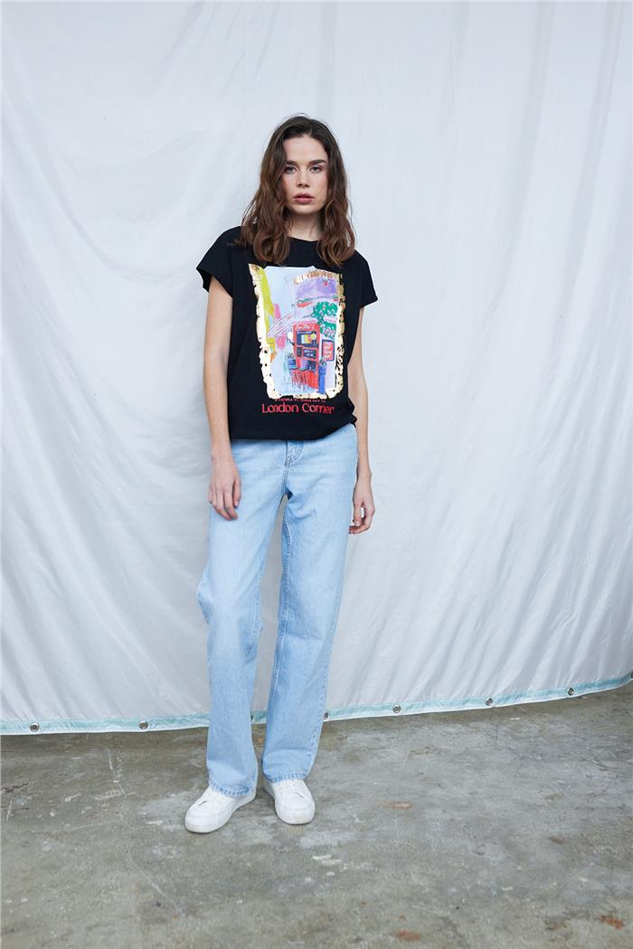 Avrile ŞEHİR BASKI DETAYLI T-SHIRT SİYAH A24-10235