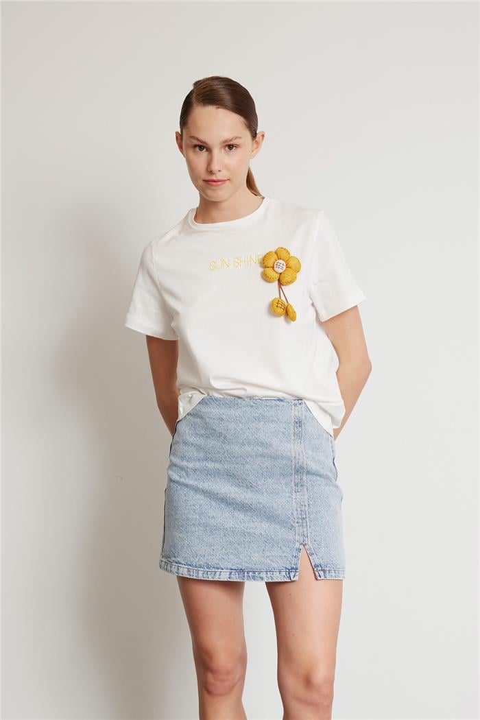 Nisan ÇİÇEK DETAYLI BASIC T-SHIRT EKRU N24-1879