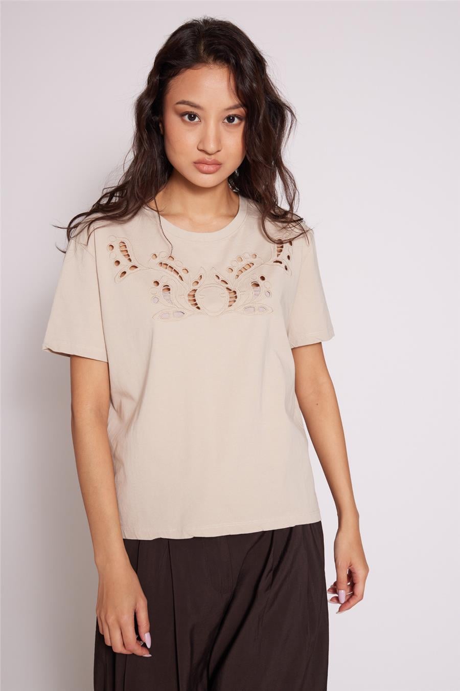 Nisan CUTWORK NAKIŞ DETAYLI KISA KOLLU T-SHIRT BEJ N26-2384