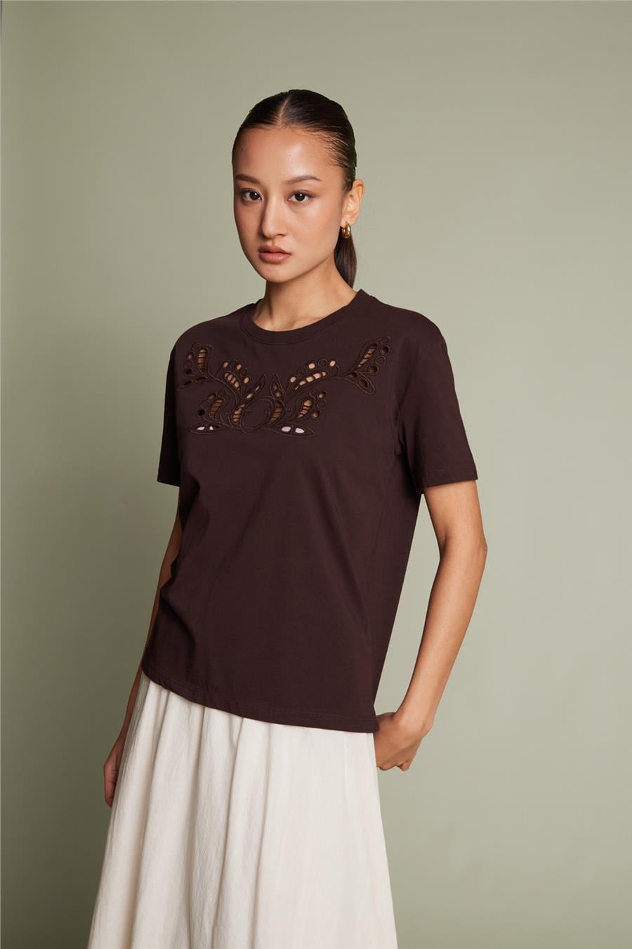 Nisan CUTWORK NAKIŞ DETAYLI KISA KOLLU T-SHIRT KAHVE N26-2384