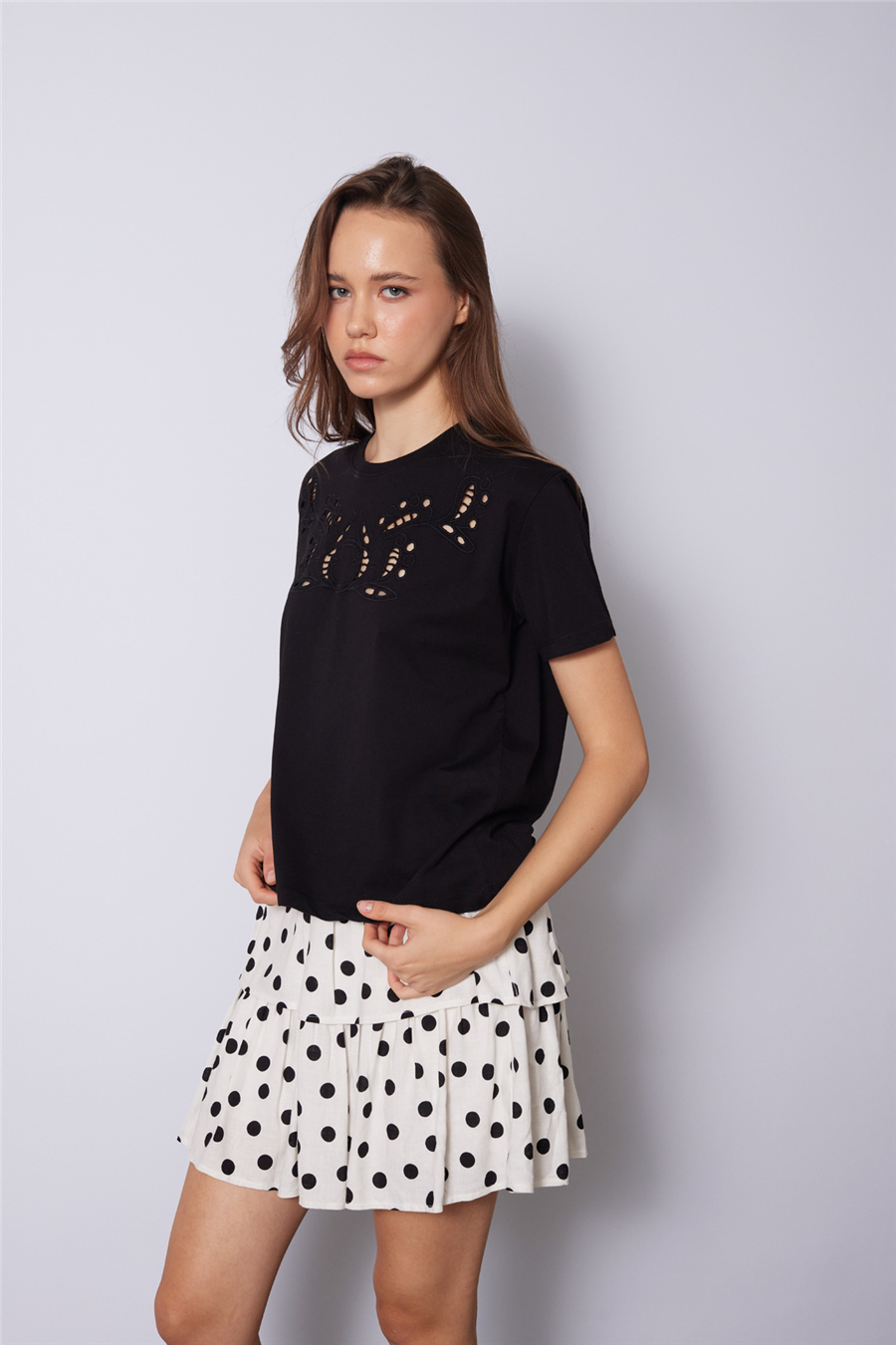 Nisan CUTWORK NAKIŞ DETAYLI KISA KOLLU T-SHIRT SİYAH N26-2384