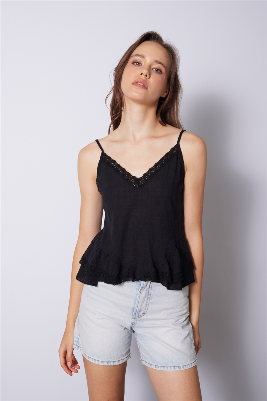 Nisan DANTEL DETAYLI ASKILI TOP SİYAH N26-2402