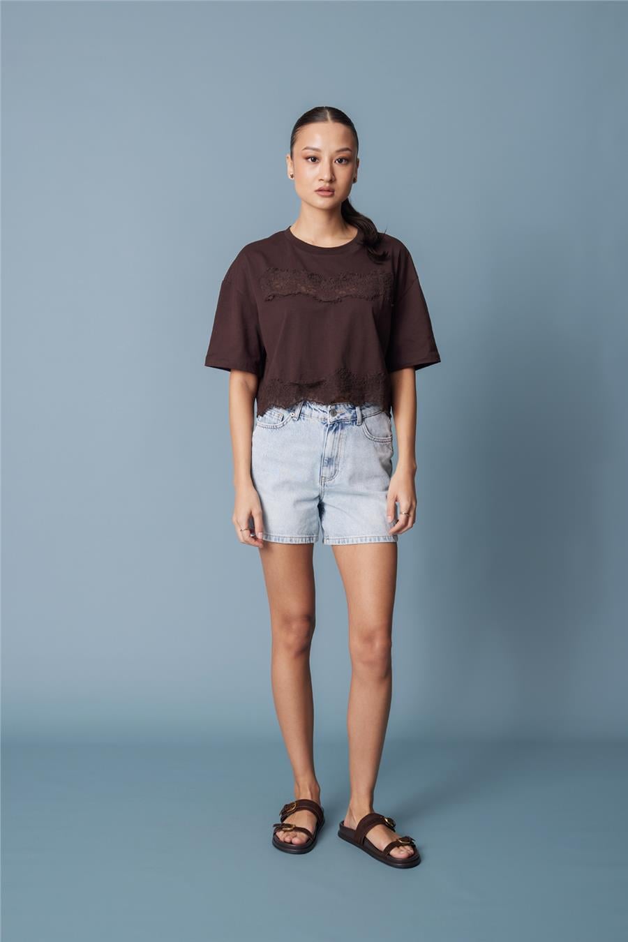Nisan DANTEL DETAYLI KISA KOLLU T-SHIRT KAHVE N26-2252