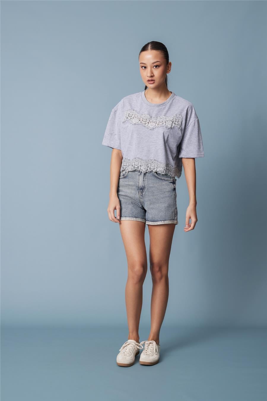 Nisan DANTEL DETAYLI KISA KOLLU T-SHIRT GRİ N26-2252