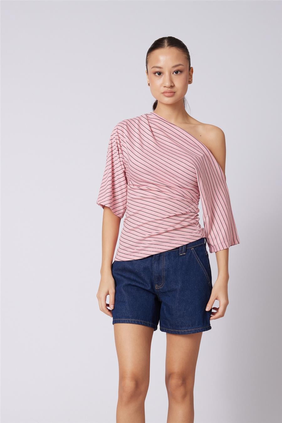 Nisan KAYIK YAKA ASİMETRİK TOP PEMBE N26-2318