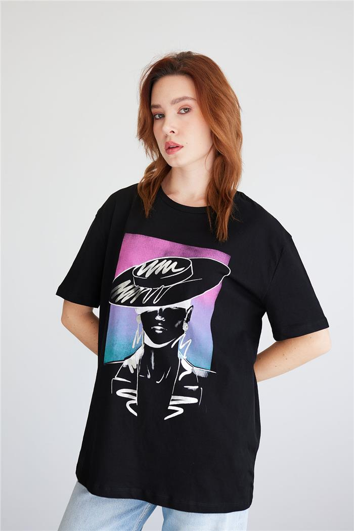 Avrile Printed Basic T-shirt Black MA24-1059
