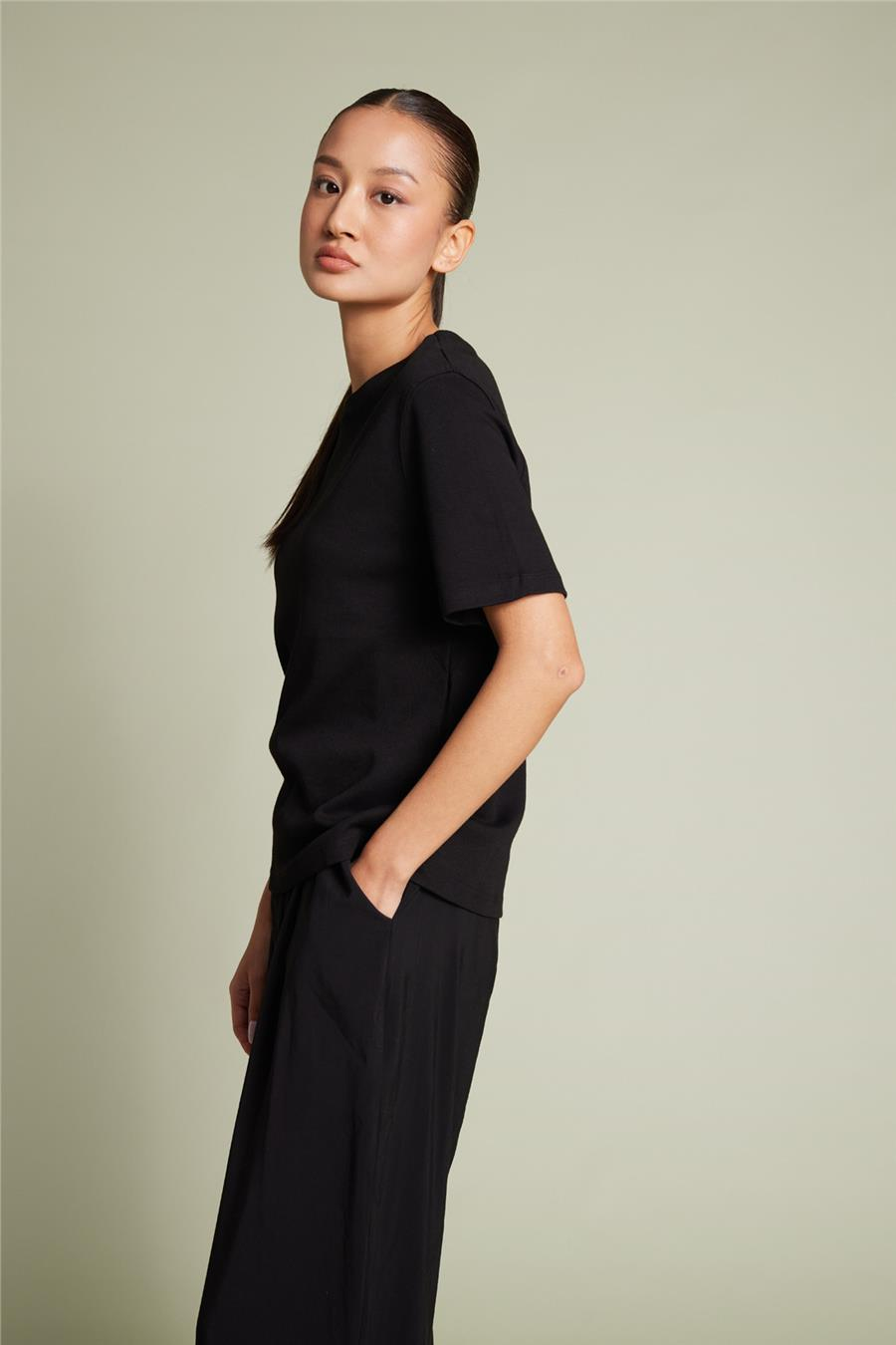 Avrile BİSİKLET YAKA T-SHIRT SİYAH A25-10393