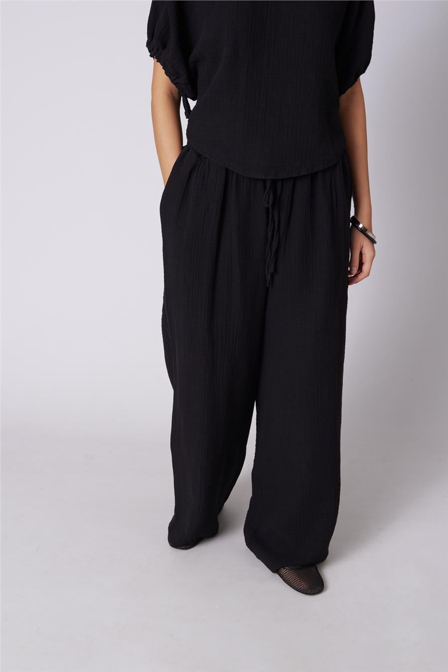 Nisan BAĞCIKLI STRAIGHT FIT PANTOLON SİYAH N26-2324