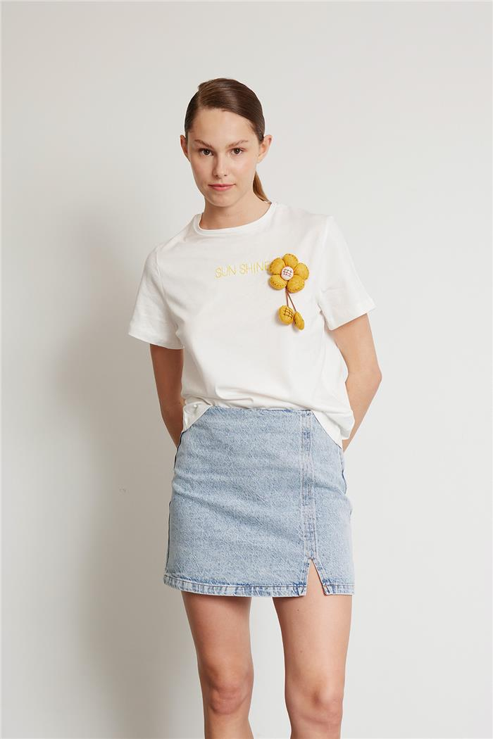 Nisan ÇİÇEK DETAYLI BASIC T-SHIRT EKRU N24-1879