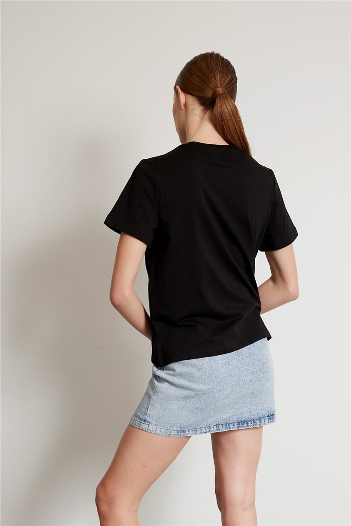 Nisan ÇİÇEK DETAYLI BASIC T-SHIRT SİYAH N24-1879