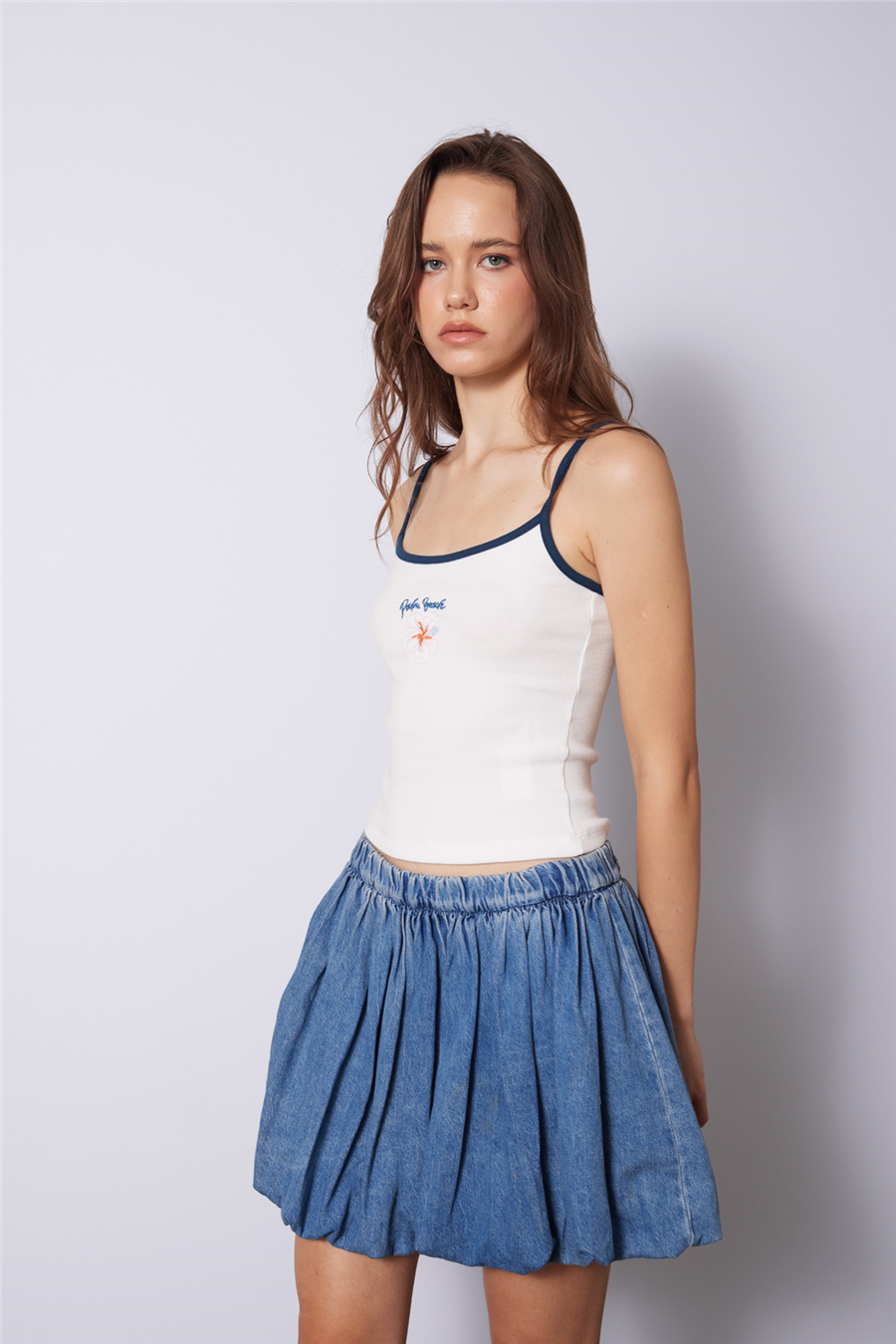 Nisan ÇİÇEK İŞLEMELİ ASKILI TOP EKRU N26-2423