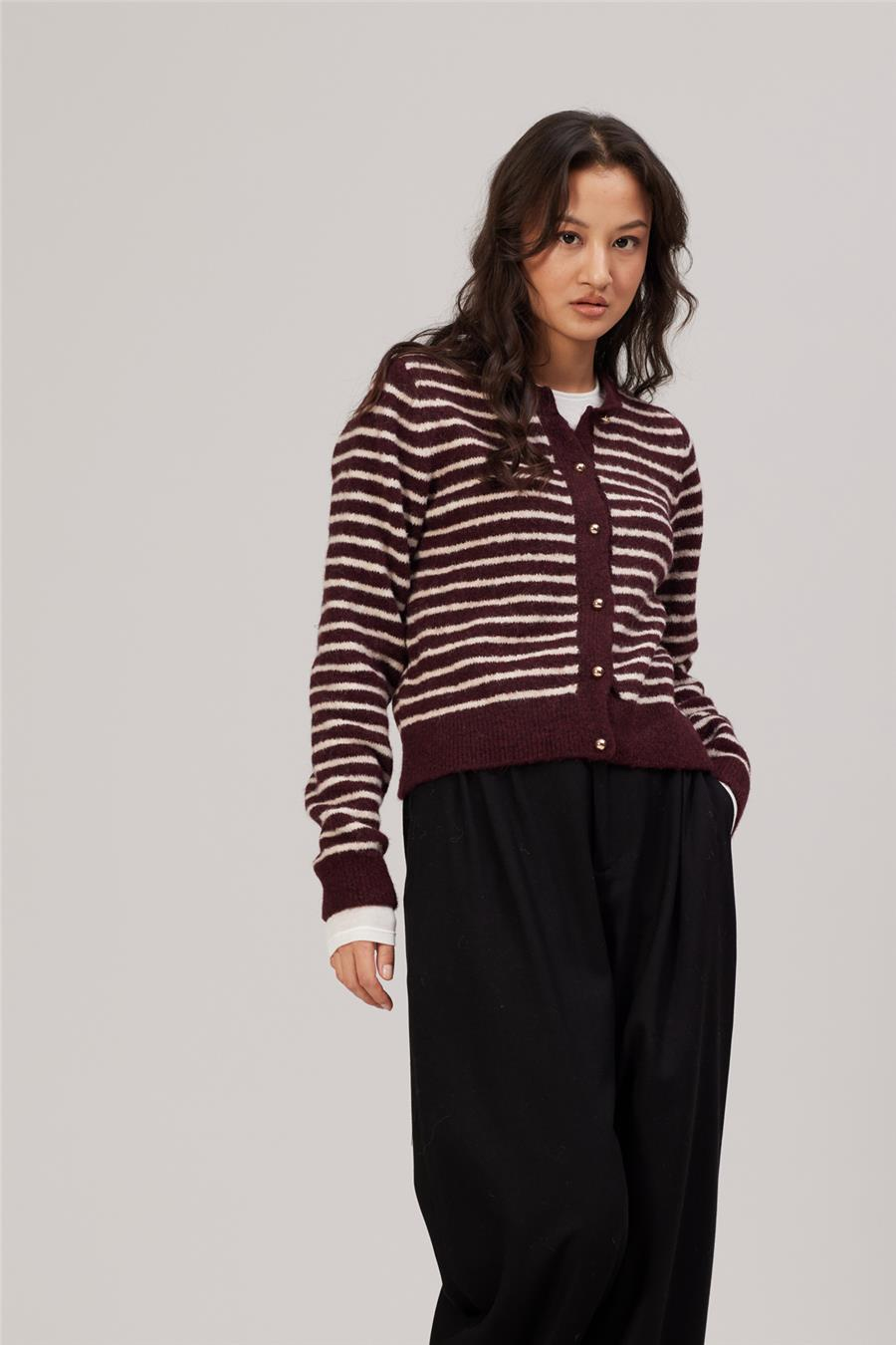 Nisan ÇİZGİLİ TRİKO HIRKA BORDO-TAŞ TT4682-Z