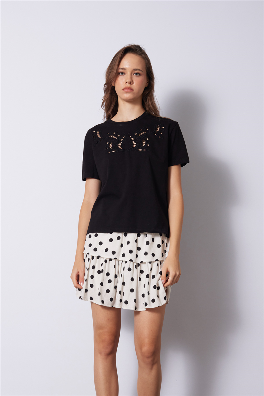 Nisan CUTWORK NAKIŞ DETAYLI KISA KOLLU T-SHIRT SİYAH N26-2384
