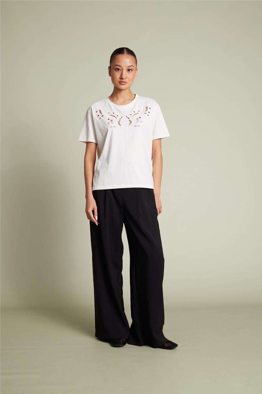 Nisan CUTWORK NAKIŞ DETAYLI KISA KOLLU T-SHIRT EKRU N26-2384