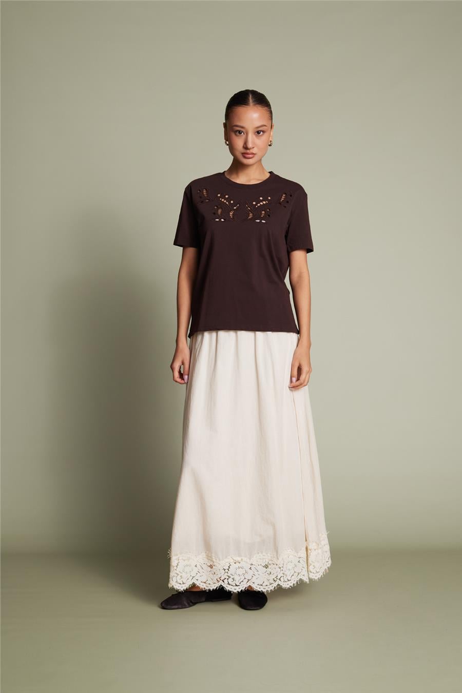 Nisan CUTWORK NAKIŞ DETAYLI KISA KOLLU T-SHIRT KAHVE N26-2384