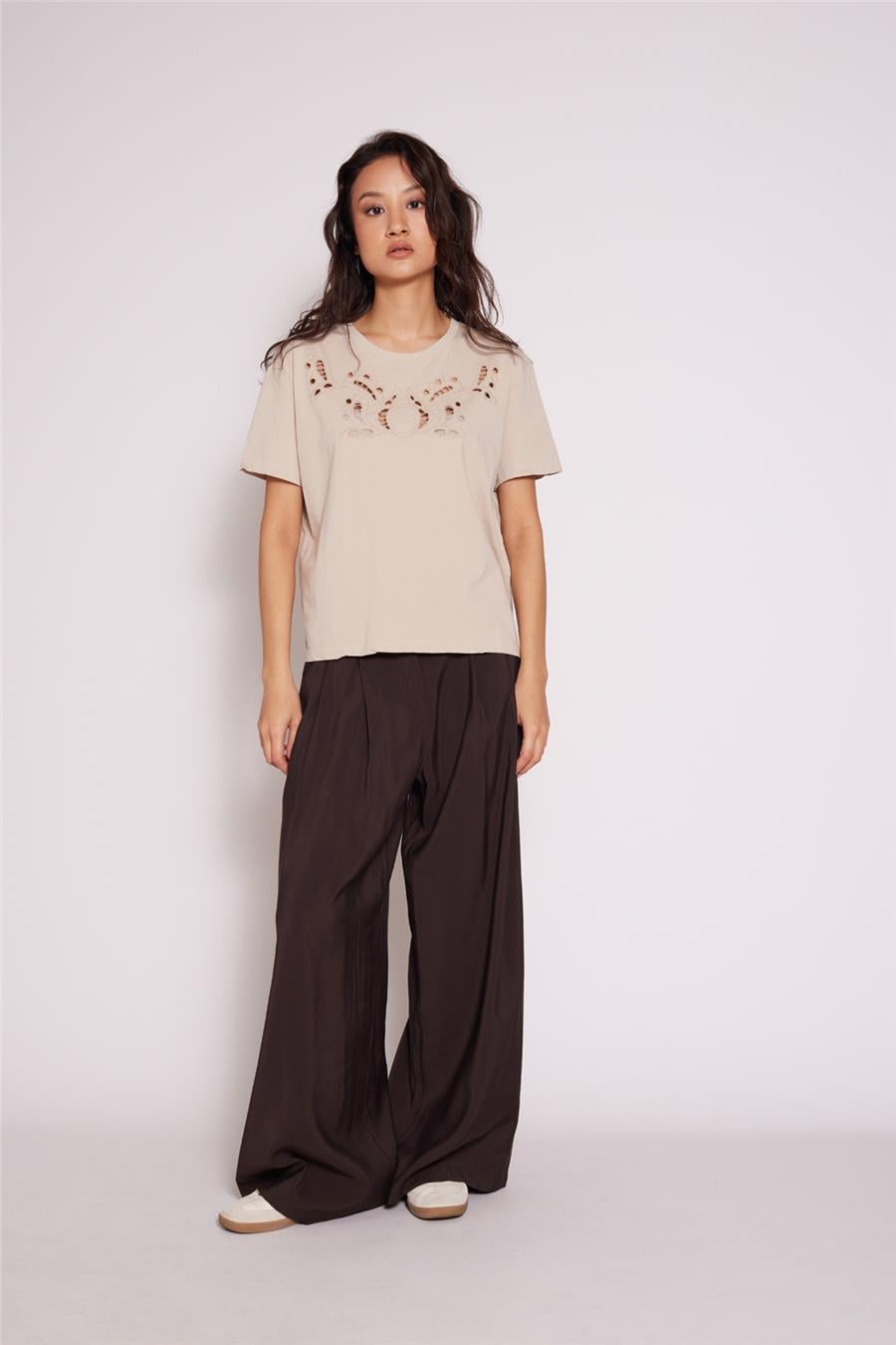 Nisan CUTWORK NAKIŞ DETAYLI KISA KOLLU T-SHIRT BEJ N26-2384