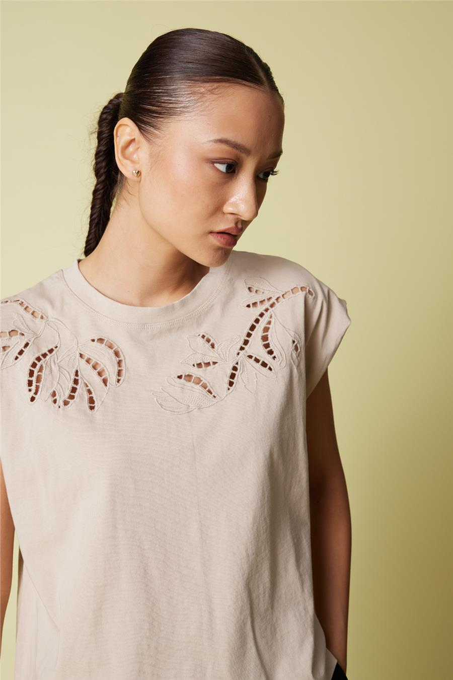 Nisan CUTWORK NAKIŞ DETAYLI T-SHIRT BEJ N26-2248