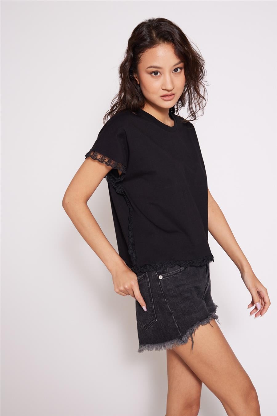 Nisan DANTEL DETAYLI BİSİKLET YAKA T-SHIRT SİYAH N26-2372