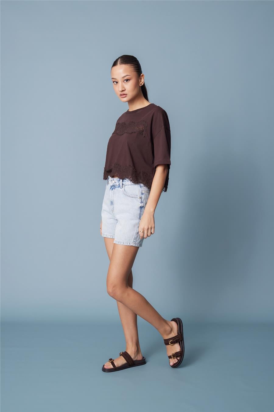 Nisan DANTEL DETAYLI KISA KOLLU T-SHIRT KAHVE N26-2252