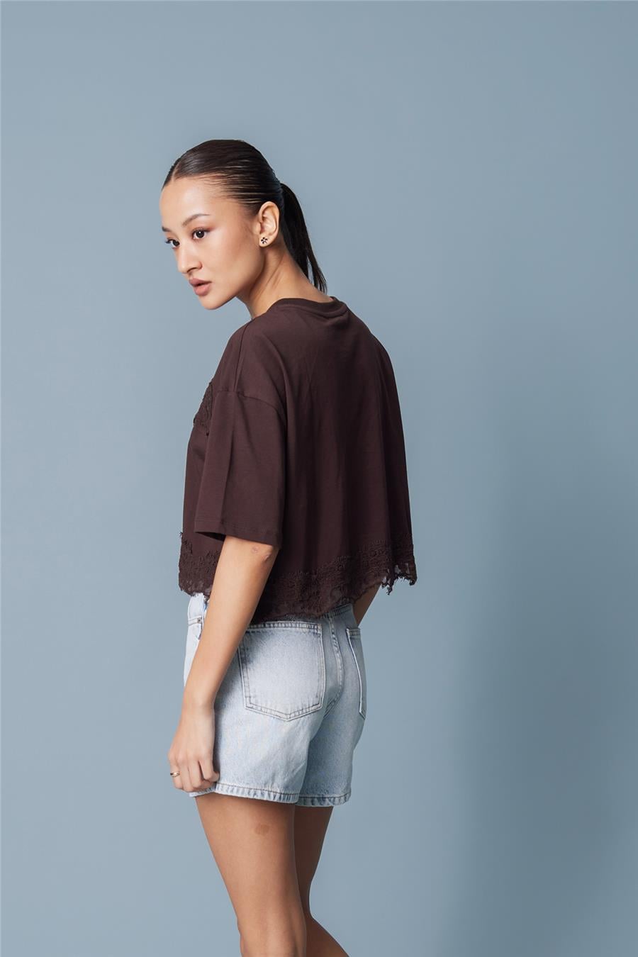 Nisan DANTEL DETAYLI KISA KOLLU T-SHIRT KAHVE N26-2252