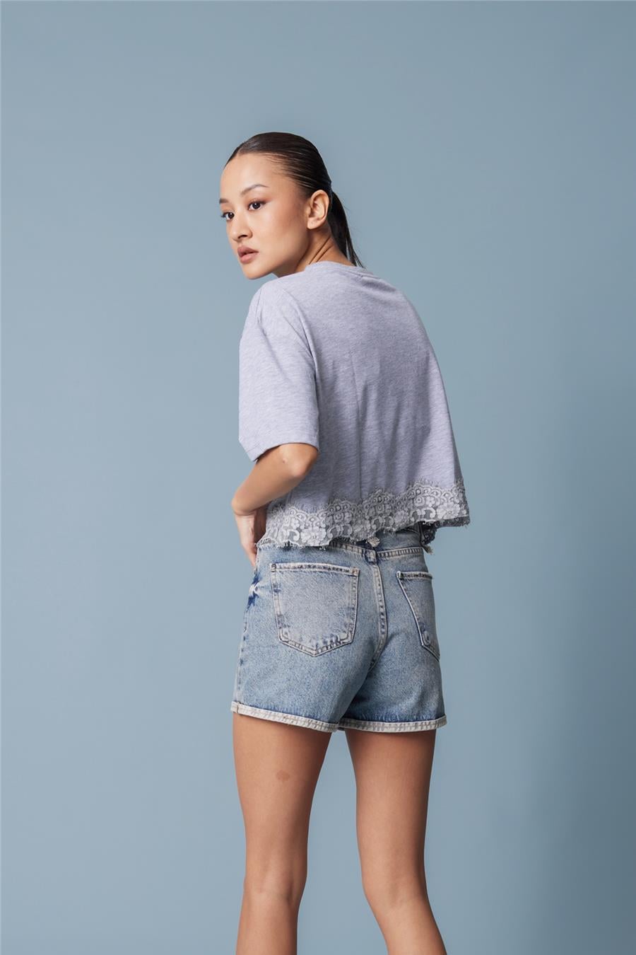 Nisan DANTEL DETAYLI KISA KOLLU T-SHIRT GRİ N26-2252