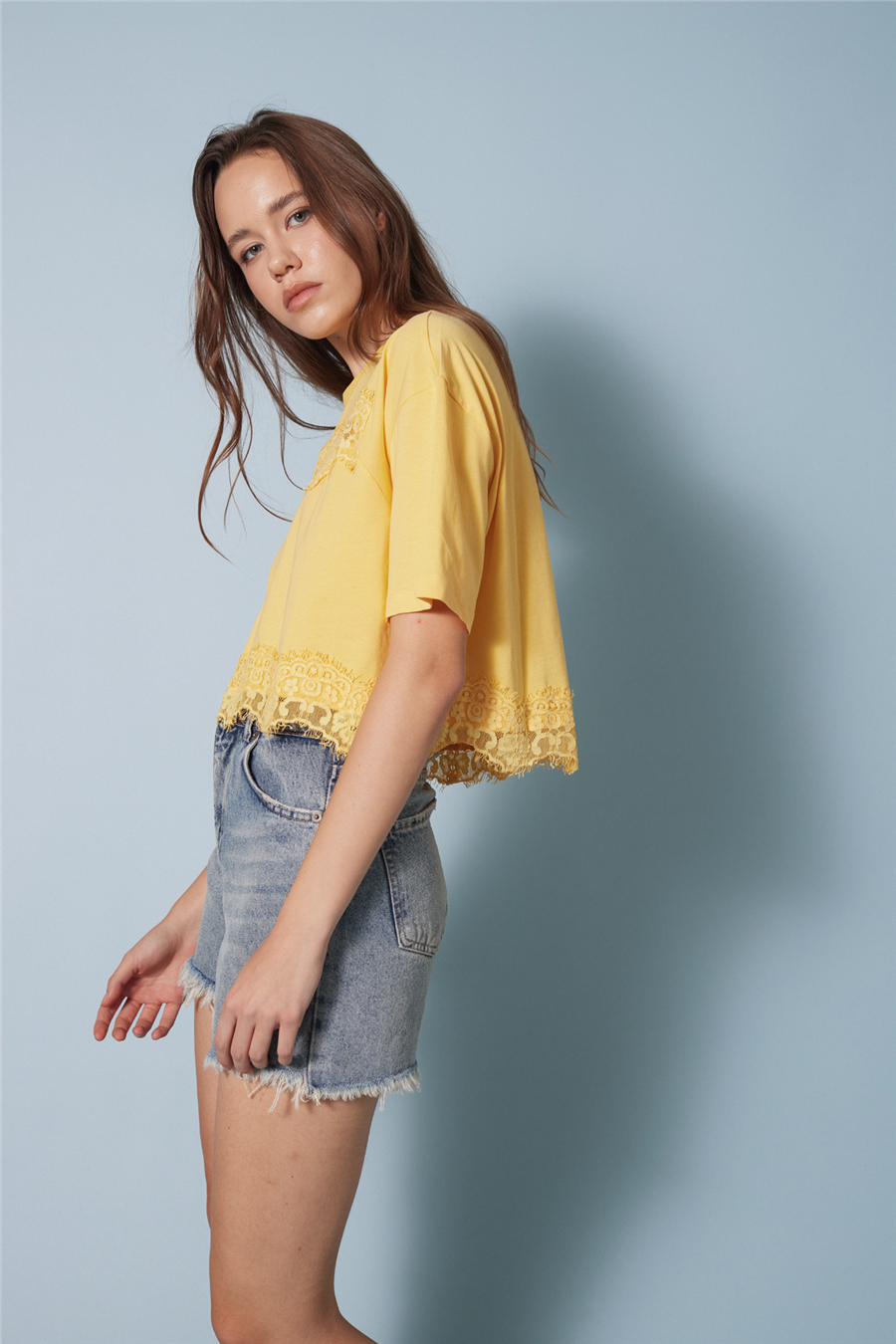 Nisan DANTEL DETAYLI KISA KOLLU T-SHIRT SARI N26-2252