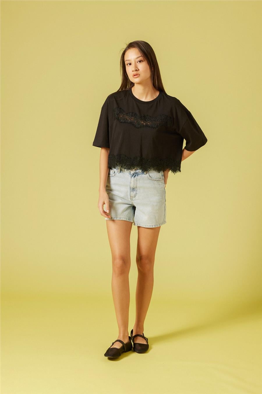 Nisan DANTEL DETAYLI KISA KOLLU T-SHIRT SİYAH N26-2252