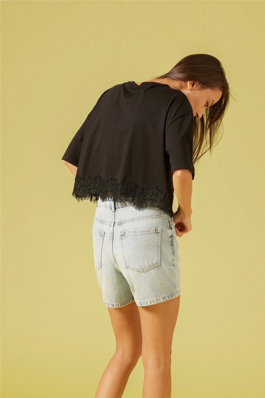 Nisan DANTEL DETAYLI KISA KOLLU T-SHIRT SİYAH N26-2252
