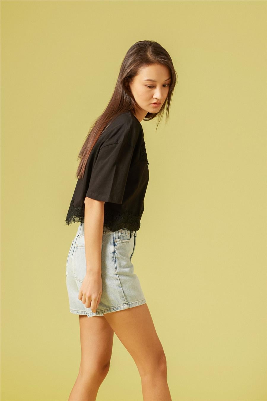 Nisan DANTEL DETAYLI KISA KOLLU T-SHIRT SİYAH N26-2252