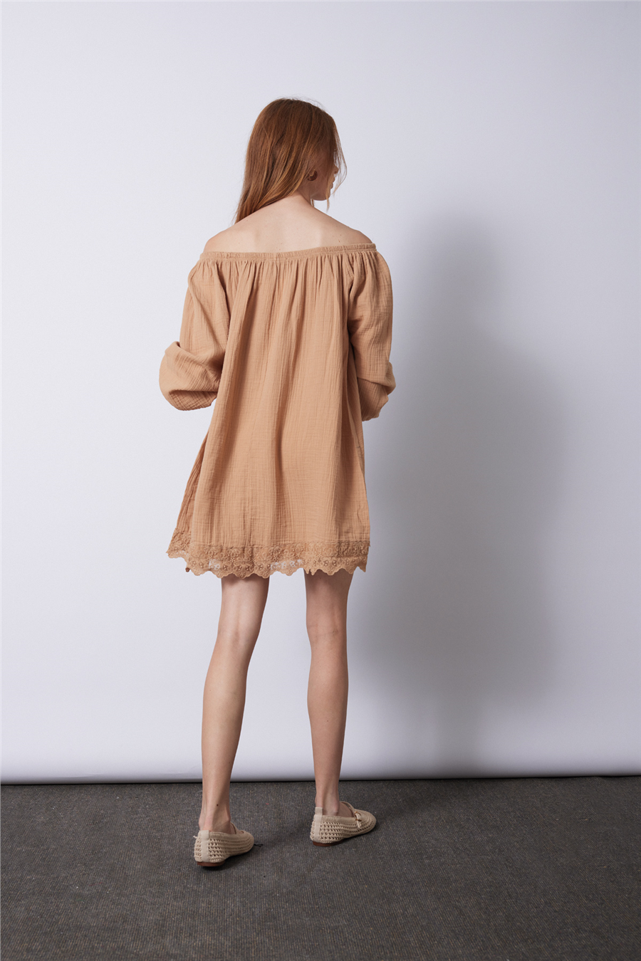 Nisan DANTEL DETAYLI MADONNA YAKA ELBİSE CAMEL N26-2323