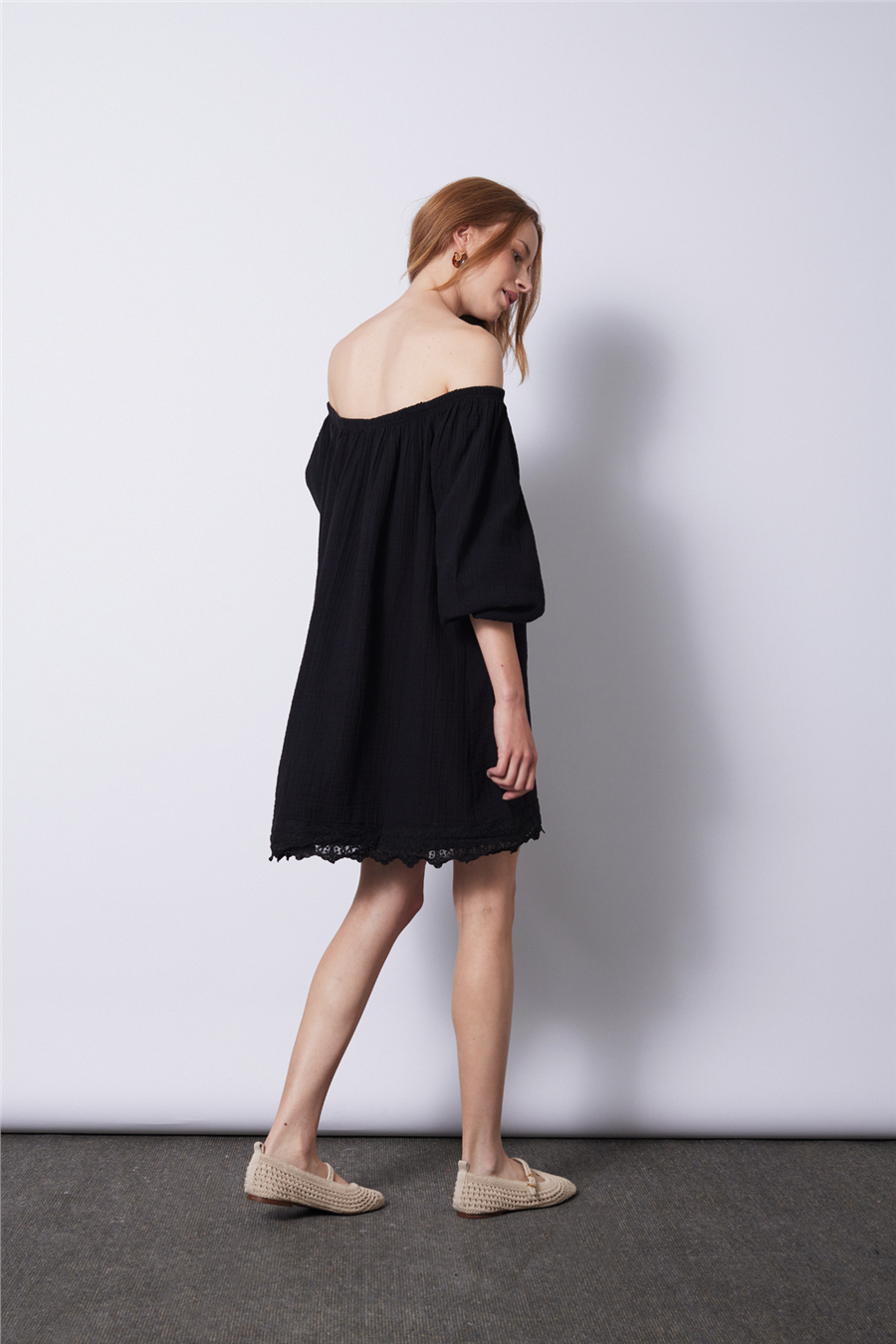 Nisan DANTEL DETAYLI MADONNA YAKA ELBİSE SİYAH N26-2323