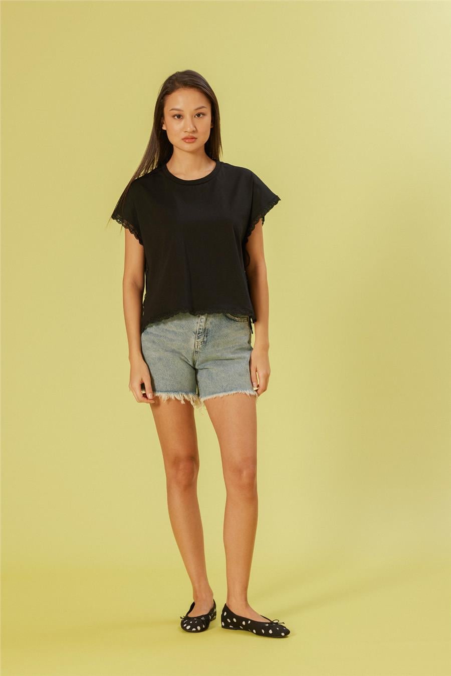 Nisan DANTEL DETAYLI PAMUKLU T-SHIRT SİYAH N26-2253